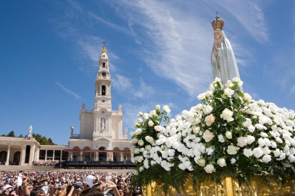 De Lisboa: Visita Guiada a Fátima, Nazaré, Batalha e Óbidos