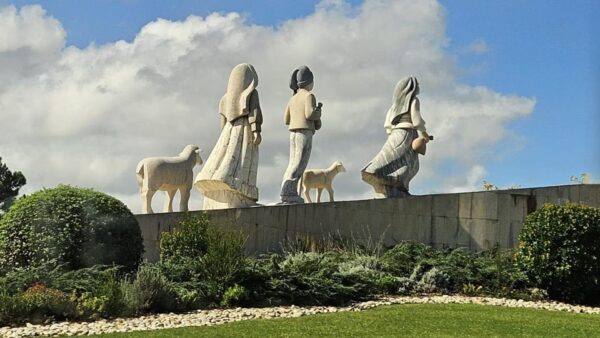 De Lisboa: Visita Guiada a Fátima, Nazaré, Batalha e Óbidos