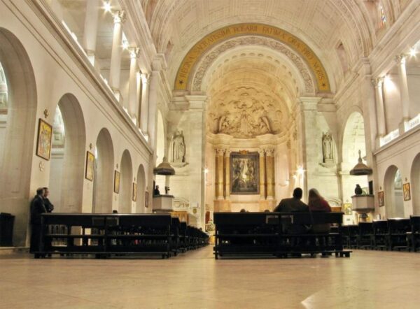 De Lisboa: Visita Guiada a Fátima, Nazaré, Batalha e Óbidos