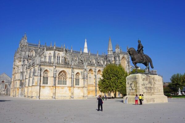 De Lisboa: Visita Guiada a Fátima, Nazaré, Batalha e Óbidos
