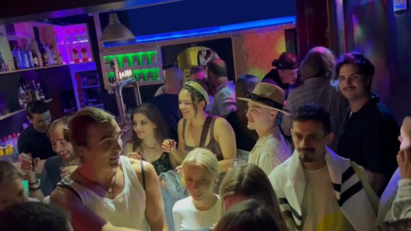 Pub Crawl em Lisboa: Open Bar, Shots, Descontos e Entrada VIP na Discoteca